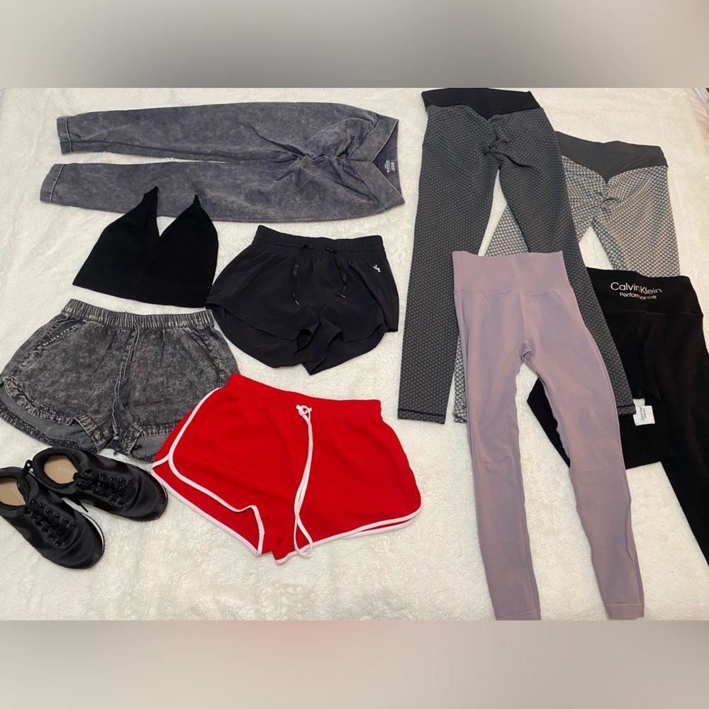 Huge bundle: 1romper, 5pairs of leggings, 3 shorts, 1 crop top, sneakers 👟